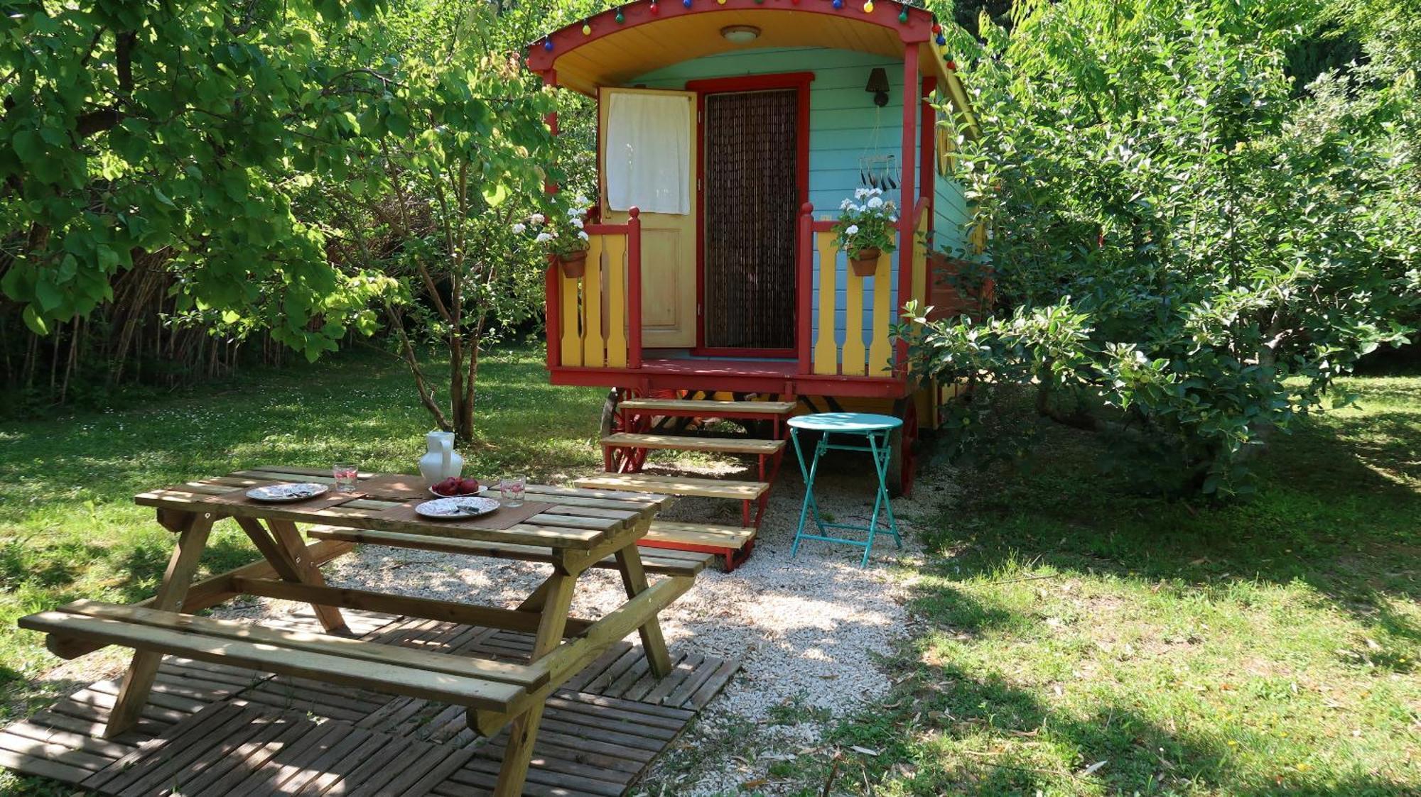 Saint-Rémy-de-Provence Mas La Pauline Gites De Charme & Roulotte מראה חיצוני תמונה